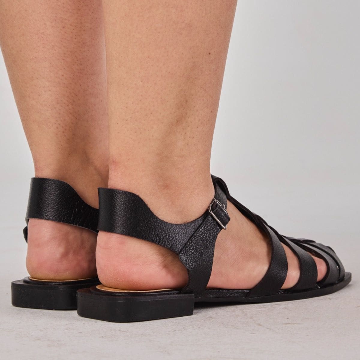 Sandália em couro tiras - Imagem 3