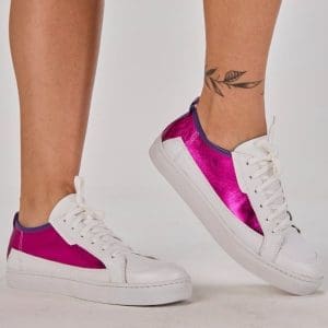 Tênis em couro recortes metalizado